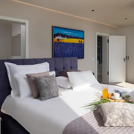 Four Seasons Villa *
