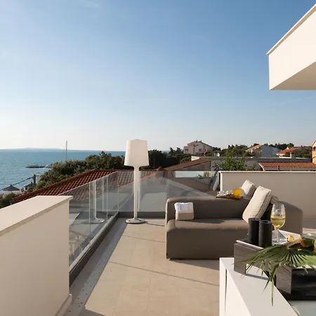Four Seasons Villa *