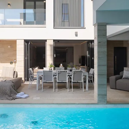 Four Seasons Villa